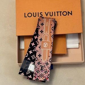 New Auth Louis Vuitton Crystal Twilly